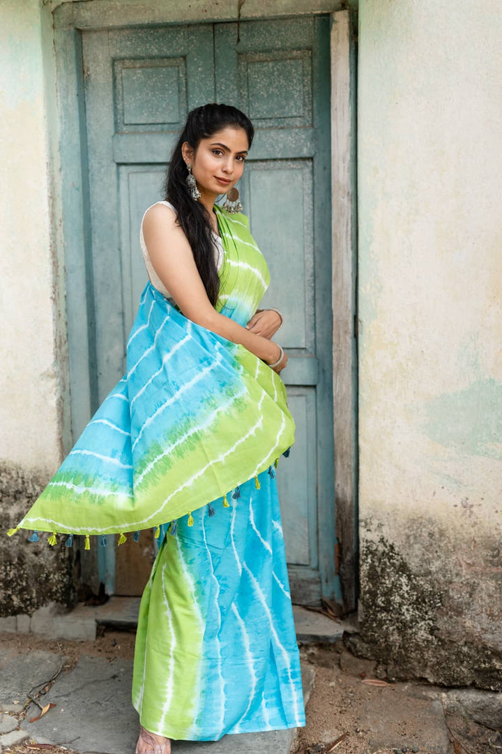 blue tie and dye sarees, blue tie dye sarees
