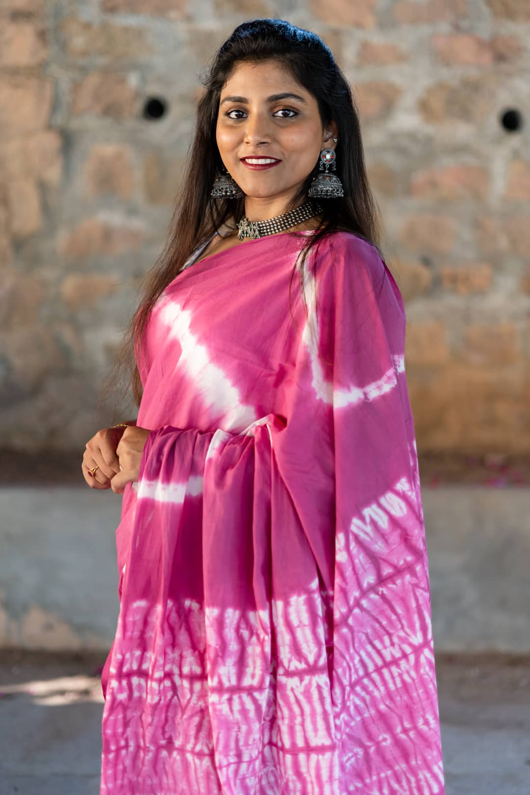 White and red tie and dye chiffon saree by Calmna | The Secret Label