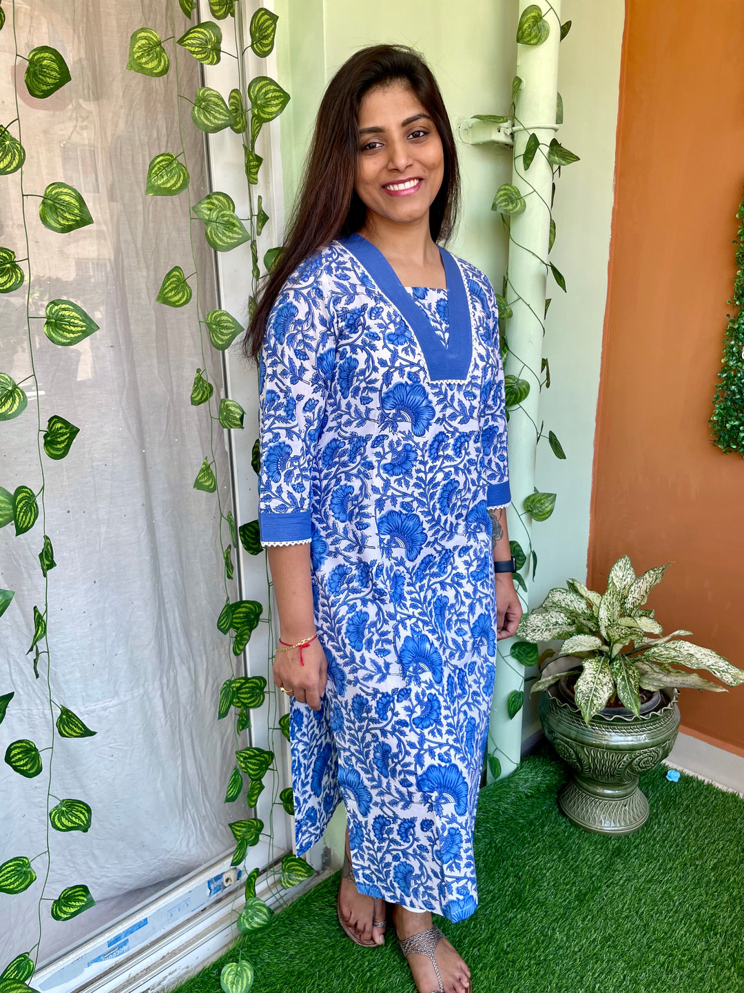 Neele Neele Ambar Par - Handloom Kurtis
